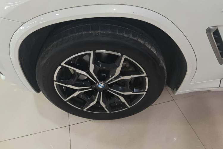 Used BMW X3 2023 xDrive25i M Sport Package Left Front Wheel Hub