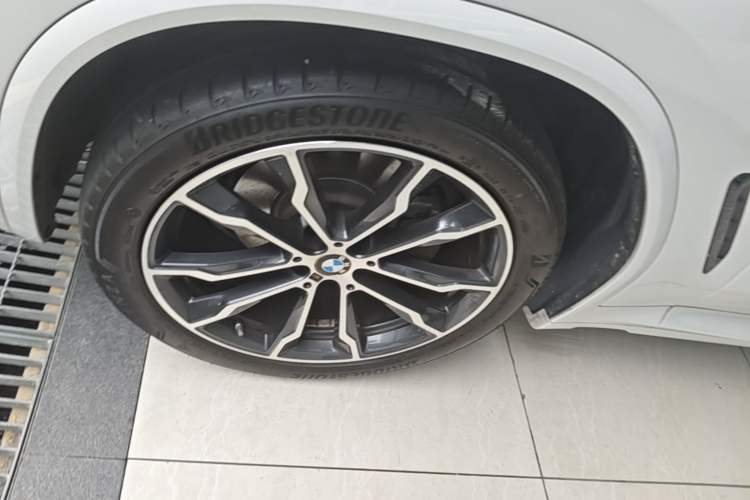Used BMW X3 2023 Restyled xDrive30i Leading Edition M Night Sky Package Left Front Wheel Hub