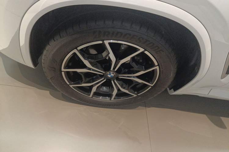 Used BMW X3 2023 xDrive25i M Sport Package Left Front Wheel Hub