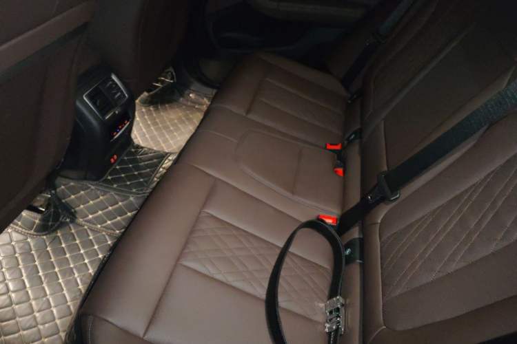 Used BMW X3 2023 xDrive30i Luxury Edition M Night Sky Package Left Rear Seat