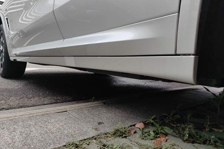 Used BMW X3 2023 xDrive25i M Sport Package Left Side Sill