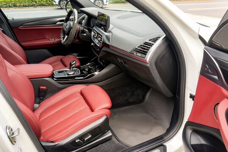Used BMW X3 2023 Restyled xDrive30i Luxury Version M Night Edition Package Right Front Seat