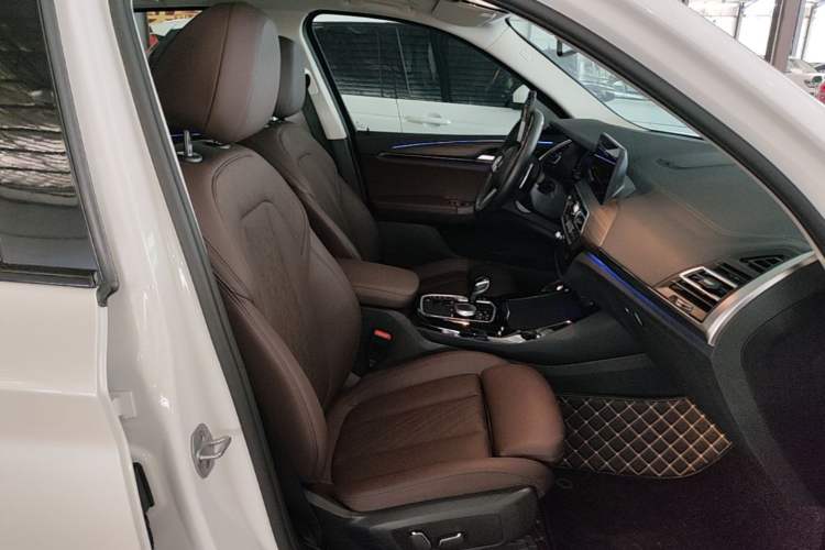 Used BMW X3 2023 Restyled xDrive30i Leading Edition M Night Sky Package Right Front Seat