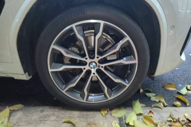 Used BMW X3 2023 Restyled xDrive30i Leading Edition M Night Sky Package Right Front Wheel Hub