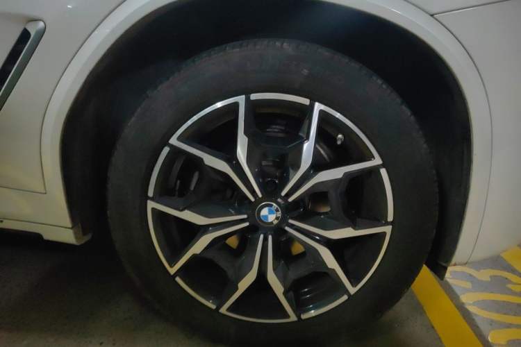 Used BMW X3 2023 xDrive25i M Sport Package Right Front Wheel Hub
