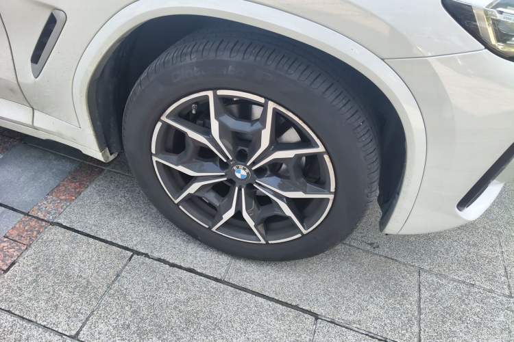 Used BMW X3 2023 xDrive25i M Sport Package Right Front Wheel Hub