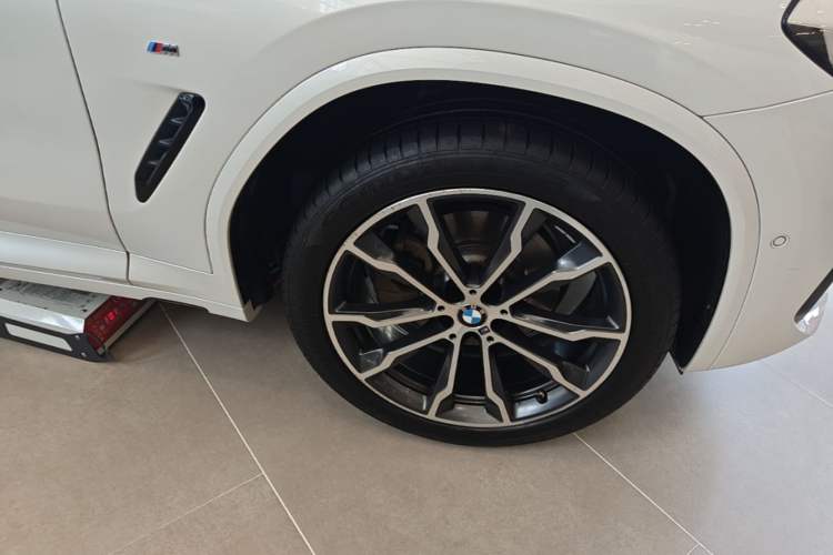 Used BMW X3 2023 xDrive30i Leading Model M Night Edition Package Right Front Wheel Hub