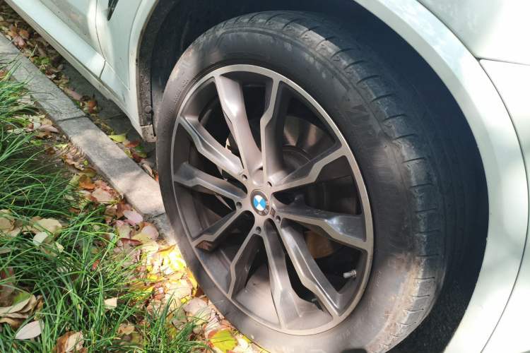 Used BMW X3 2023 Restyled xDrive30i Leading Edition M Night Sky Package Right Front Wheel Hub