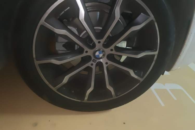 Used BMW X3 2023 xDrive30i Leading Model M Night Edition Package Right Front Wheel Hub