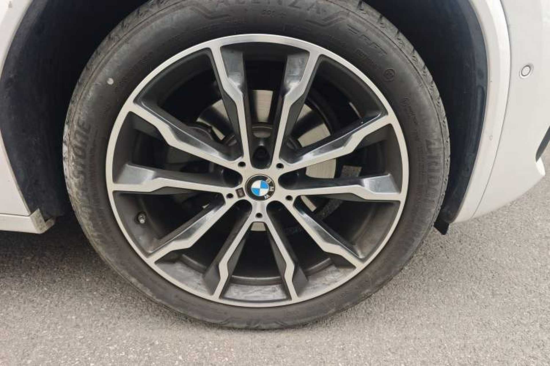 Used BMW X3 2023 Restyled xDrive30i Leading Edition M Night Sky Package Right Front Wheel Hub