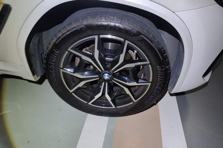 Used BMW X3 2023 xDrive25i M Sport Package Right Front Wheel Hub
