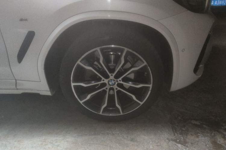 Used BMW X3 2023 Restyled xDrive30i Leading Edition M Night Sky Package Right Front Wheel Hub