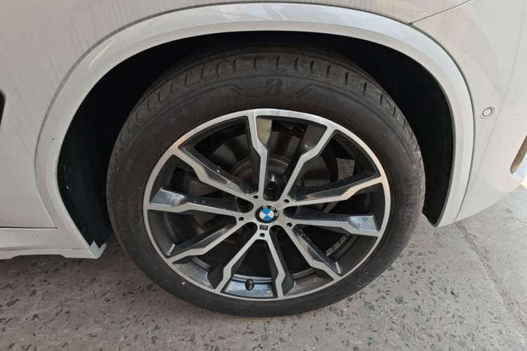 Used BMW X3 2023 xDrive30i Luxury Edition M Night Sky Package Right Front Wheel Hub