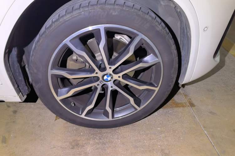 Used BMW X3 2023 xDrive30i Leading Model M Night Edition Package Right Front Wheel Hub