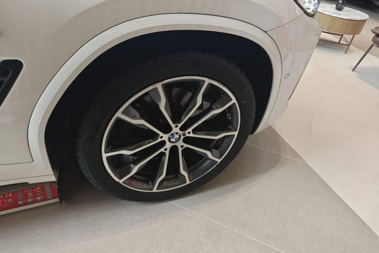 Used BMW X3 2023 xDrive30i Leading Model M Night Edition Package Right Front Wheel Hub