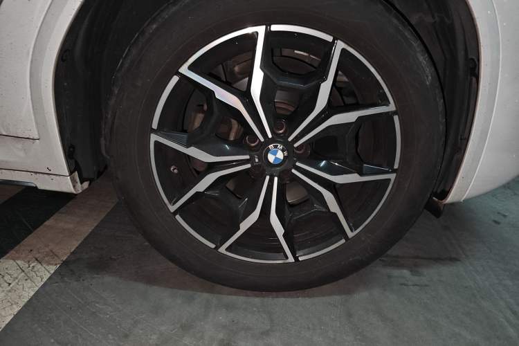 Used BMW X3 2023 xDrive25i M Sport Package Right Front Wheel Hub