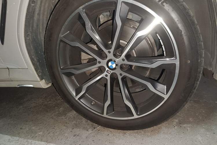 Used BMW X3 2023 xDrive30i Luxury Edition M Night Sky Package Right Front Wheel Hub