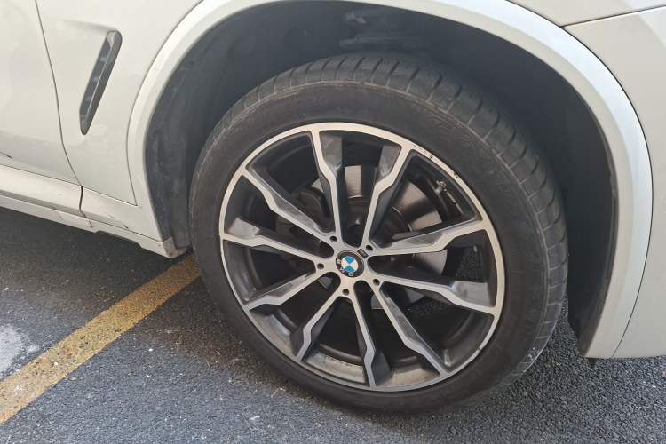 Used BMW X3 2023 xDrive30i Luxury Edition M Night Sky Package Right Front Wheel Hub