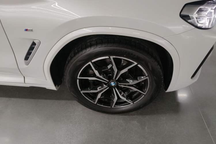 Used BMW X3 2023 xDrive25i M Sport Package Right Front Wheel Hub