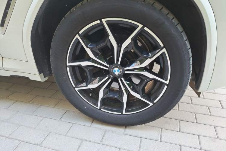 Used BMW X3 2023 xDrive25i M Sport Package Right Front Wheel Hub