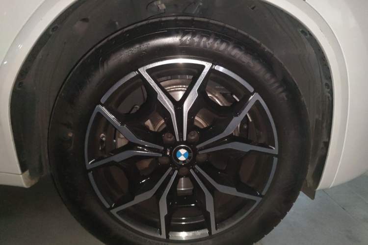 Used BMW X3 2023 xDrive25i M Sport Package Right Front Wheel Hub