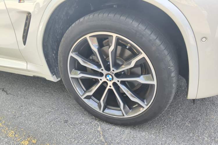 Used BMW X3 2023 xDrive30i Leading Model M Night Edition Package Right Front Wheel Hub