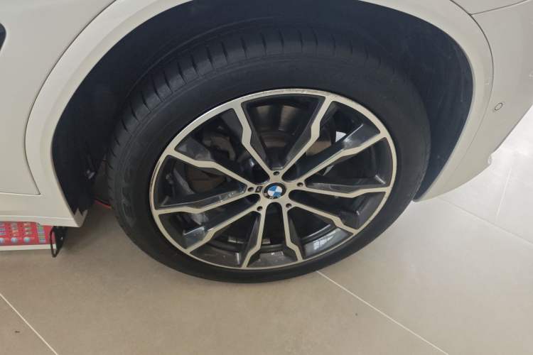Used BMW X3 2023 xDrive30i Leading Model M Night Edition Package Right Front Wheel Hub