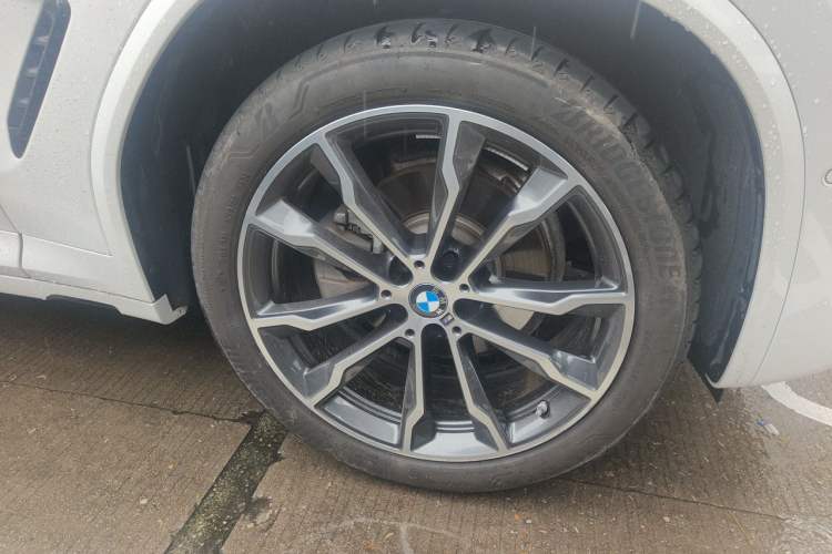 Used BMW X3 2023 Restyled xDrive30i Leading Edition M Night Sky Package Right Front Wheel Hub
