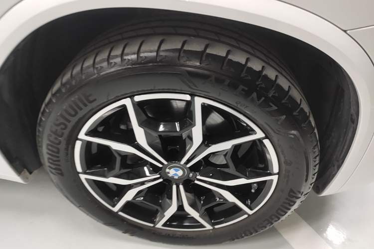 Used BMW X3 2023 xDrive25i M Sport Package Right Front Wheel Hub