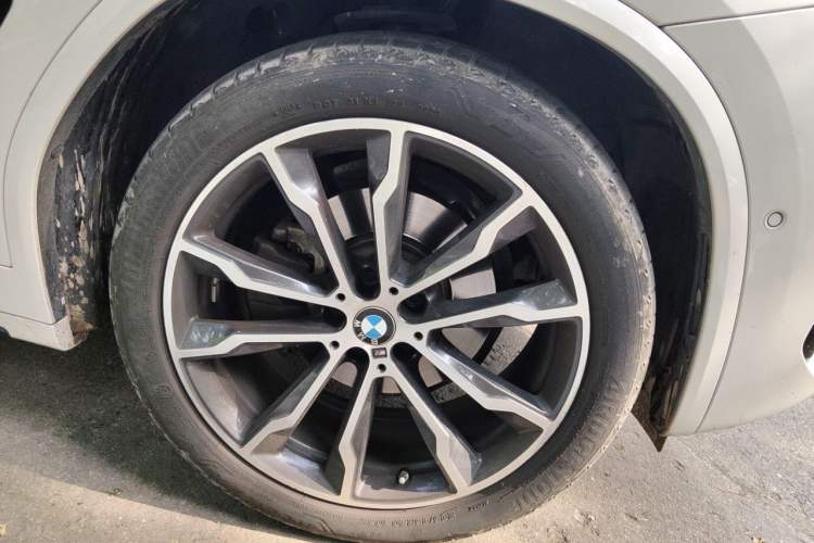 Used BMW X3 2023 xDrive30i Leading Model M Night Edition Package Right Front Wheel Hub