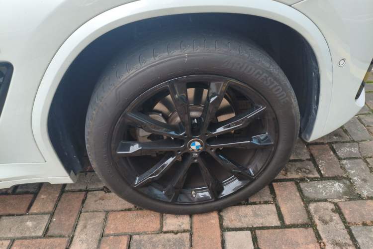 Used BMW X3 2023 xDrive30i Luxury Edition M Night Sky Package Right Front Wheel Hub