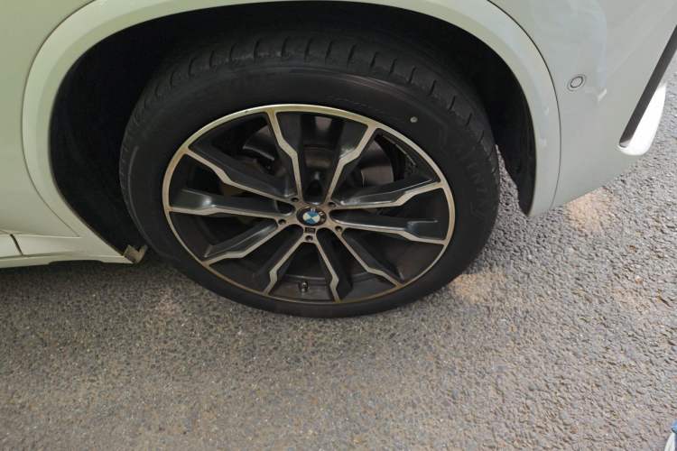Used BMW X3 2023 Restyled xDrive30i Leading Edition M Night Sky Package Right Front Wheel Hub