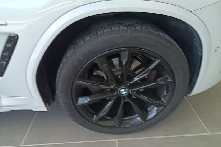 Used BMW X3 2023 xDrive30i Leading Model M Night Edition Package Right Front Wheel Hub