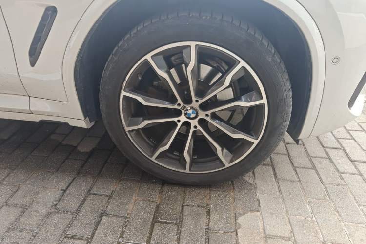 Used BMW X3 2023 Restyled xDrive30i Leading Edition M Night Sky Package Right Front Wheel Hub