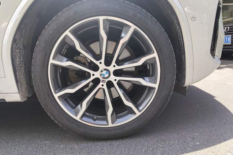 Used BMW X3 2023 xDrive30i Leading Model M Night Edition Package Right Front Wheel Hub