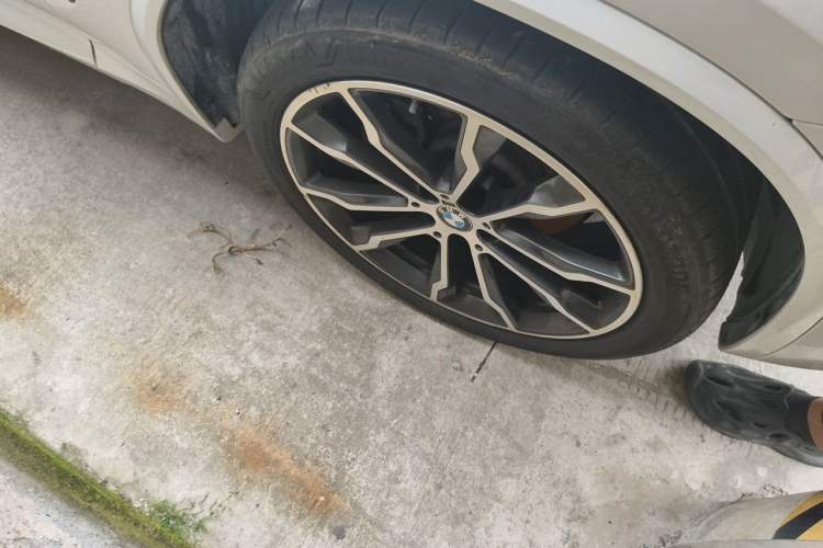 Used BMW X3 2023 xDrive30i Leading Model M Night Edition Package Right Front Wheel Hub