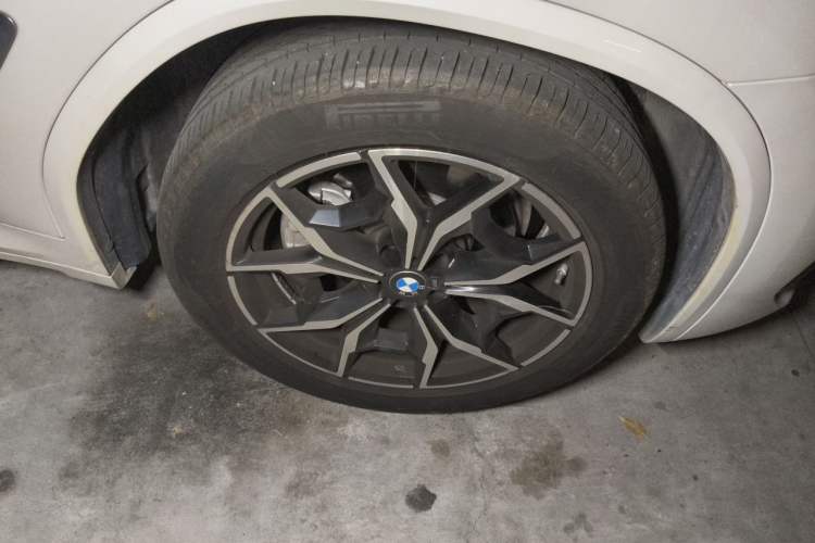 Used BMW X3 2023 xDrive25i M Sport Package Right Front Wheel Hub