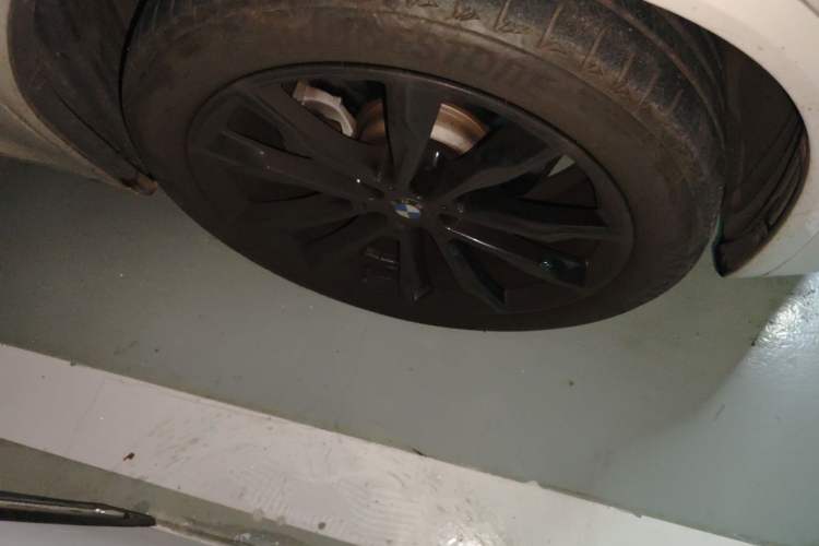 Used BMW X3 2023 xDrive30i Luxury Edition M Night Sky Package Right Front Wheel Hub