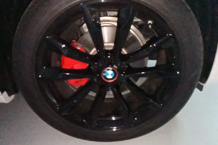 Used BMW X3 2023 xDrive30i Leading Model M Night Edition Package Right Front Wheel Hub