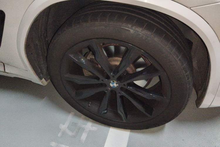 Used BMW X3 2023 xDrive30i Luxury Edition M Night Sky Package Right Front Wheel Hub