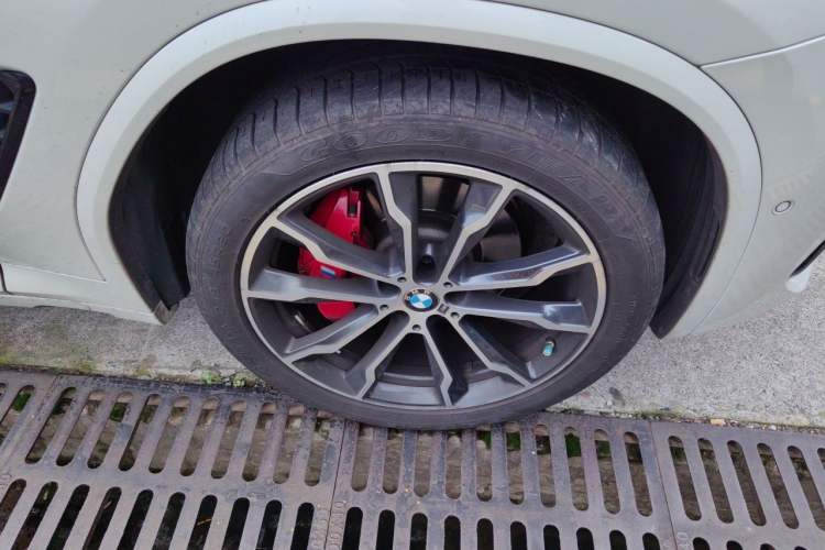 Used BMW X3 2023 xDrive30i Leading Model M Night Edition Package Right Front Wheel Hub