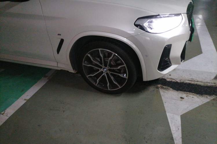 Used BMW X3 2023 xDrive30i Luxury Edition M Night Sky Package Right Front Wheel Hub