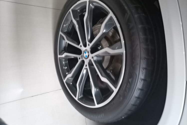 Used BMW X3 2023 xDrive30i Leading Model M Night Edition Package Right Rear Wheel Hub