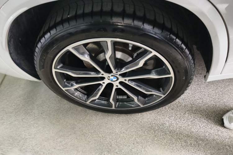 Used BMW X3 2023 Restyled xDrive30i Leading Edition M Night Sky Package Right Rear Wheel Hub