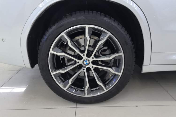 Used BMW X3 2023 Restyled xDrive30i Leading Edition M Night Sky Package Right Rear Wheel Hub