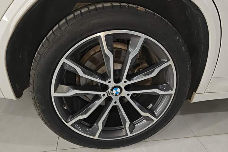 Used BMW X3 2023 xDrive30i Leading Model M Night Edition Package Right Rear Wheel Hub