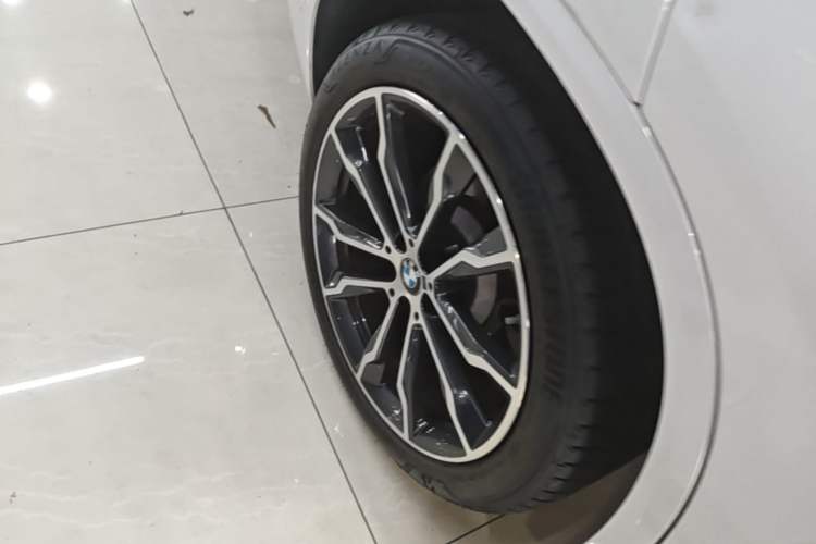 Used BMW X3 2023 Restyled xDrive30i Leading Edition M Night Sky Package Right Rear Wheel Hub