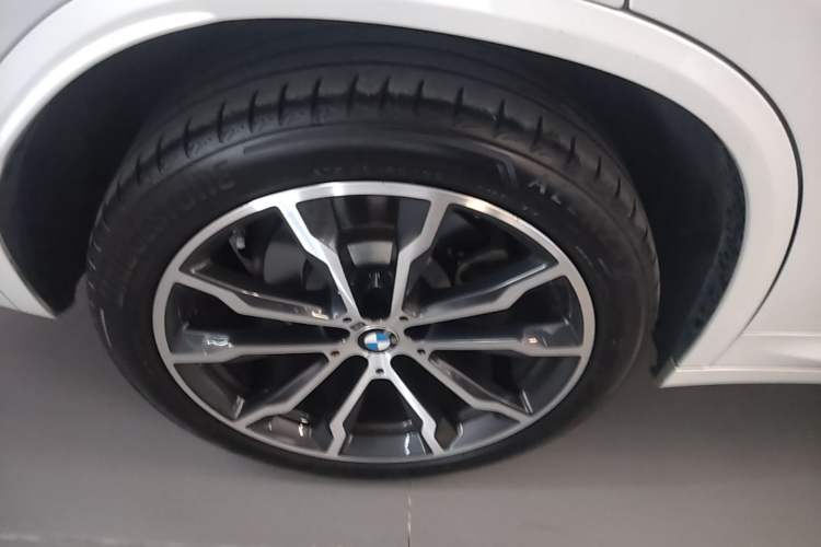 Used BMW X3 2023 xDrive30i Leading Model M Night Edition Package Right Rear Wheel Hub