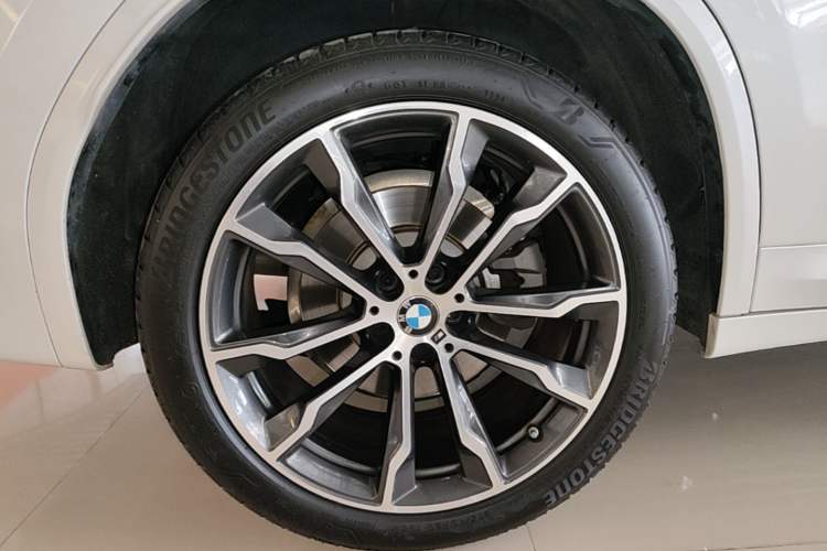 Used BMW X3 2023 Restyled xDrive30i Leading Edition M Night Sky Package Right Rear Wheel Hub