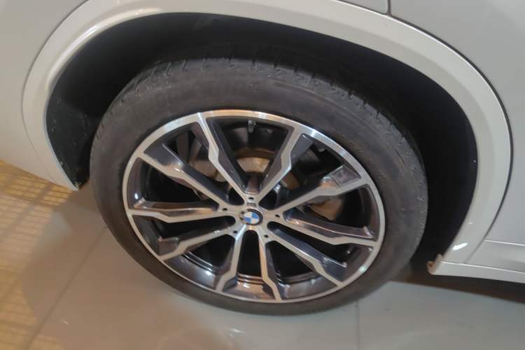 Used BMW X3 2023 Restyled xDrive30i Leading Edition M Night Sky Package Right Rear Wheel Hub